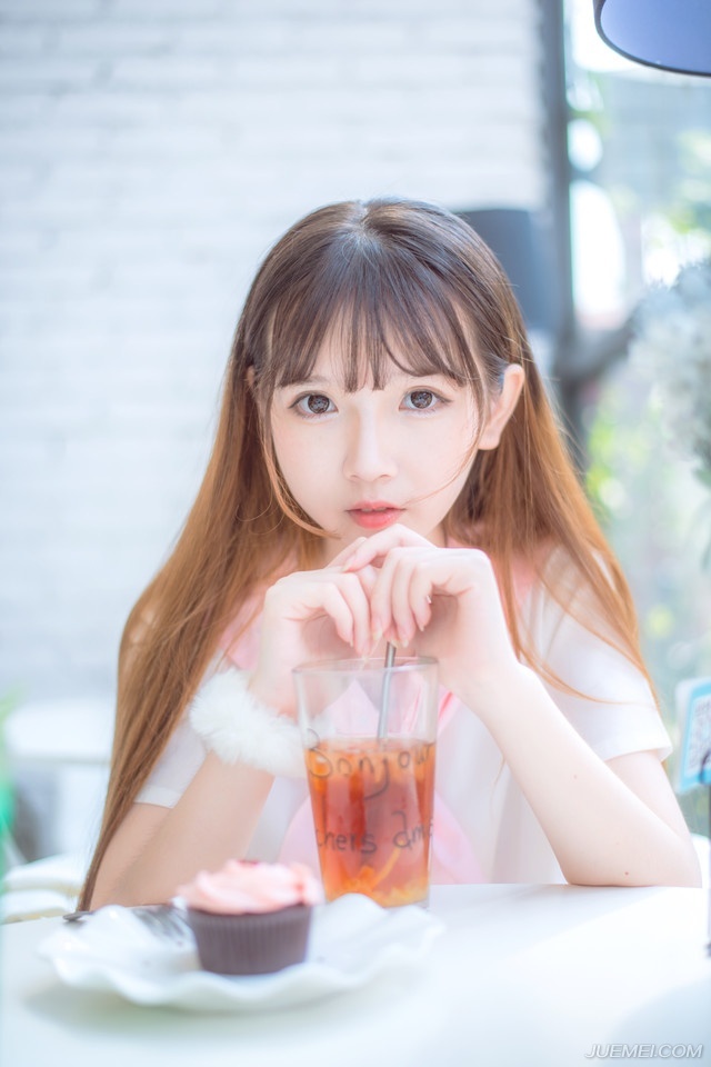 雨中的日了总是湿的,不知是雨还是自己总在弄湿这个流光……